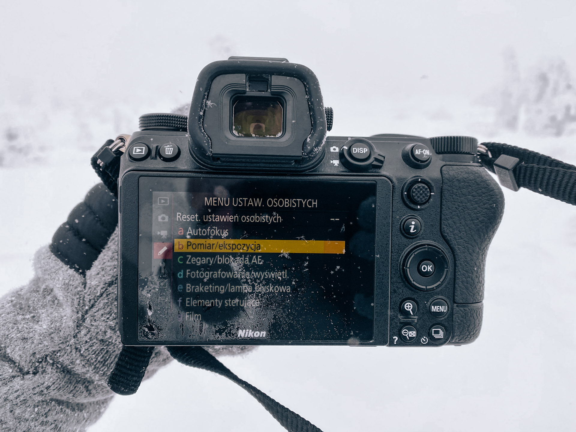 Nikon Z6 II ma czytelny, duży i dotykowy ekran LCD o przekątnej 3,2 cala.