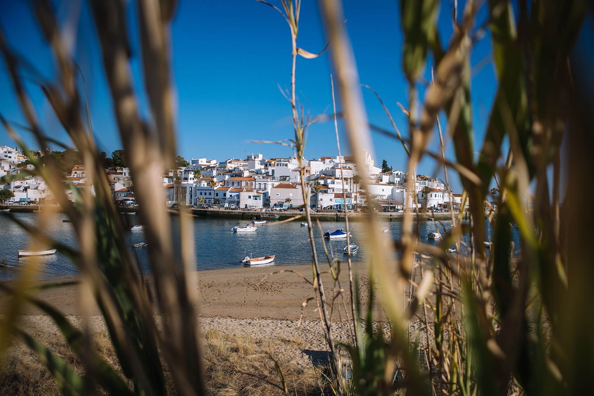 Ferragudo – rybackie miasteczko na południu Portugalii. Fot. Krzysztof Basel. 